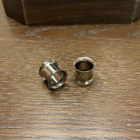 Jewelry - Silver Metal 1/2” Flare Gauges